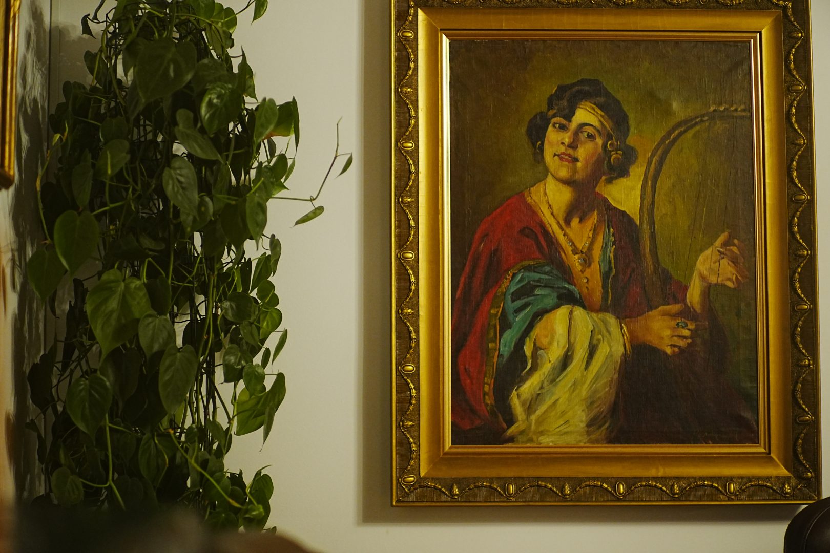 Art. History. Experience. – Descoperă camera secretă: poker room privat București interbelic